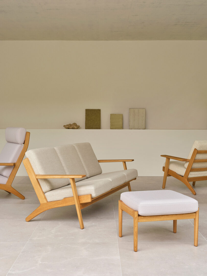 A complete set of the CH290 collection including a sofa and armchairs in a bright, minimalist room.