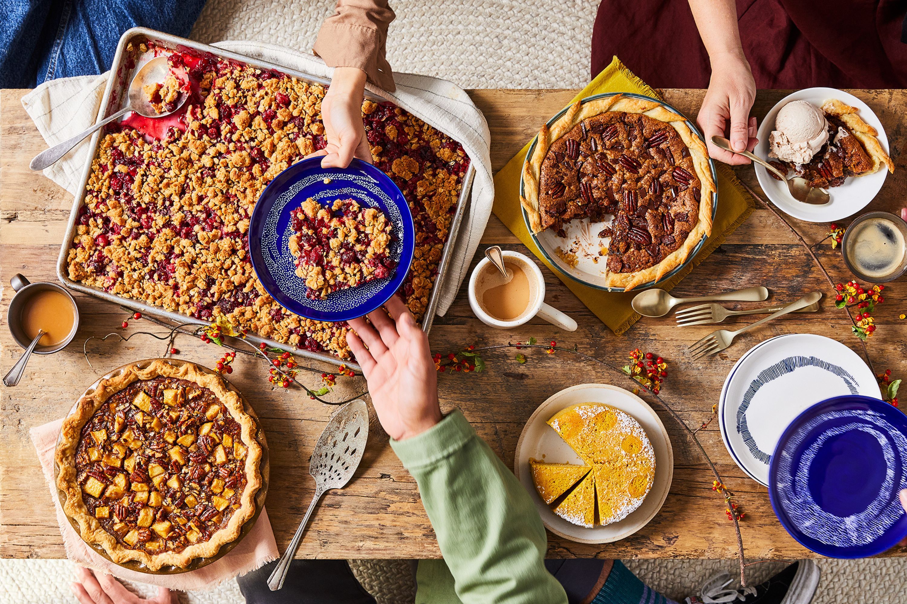 A curated collection of 13 stylish Thanksgiving host gift ideas.