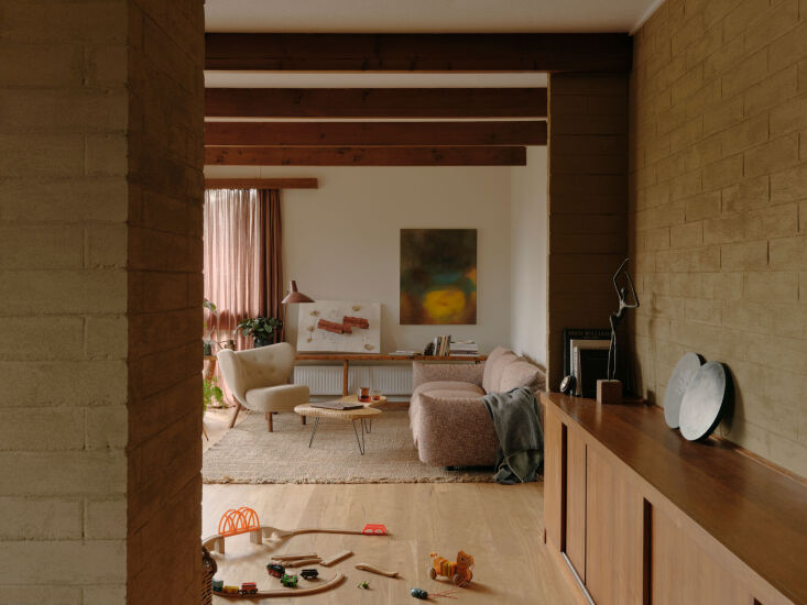 A living room with a Marenco sofa and a Little Petra armchair arranged in a 100-square-meter layout.
