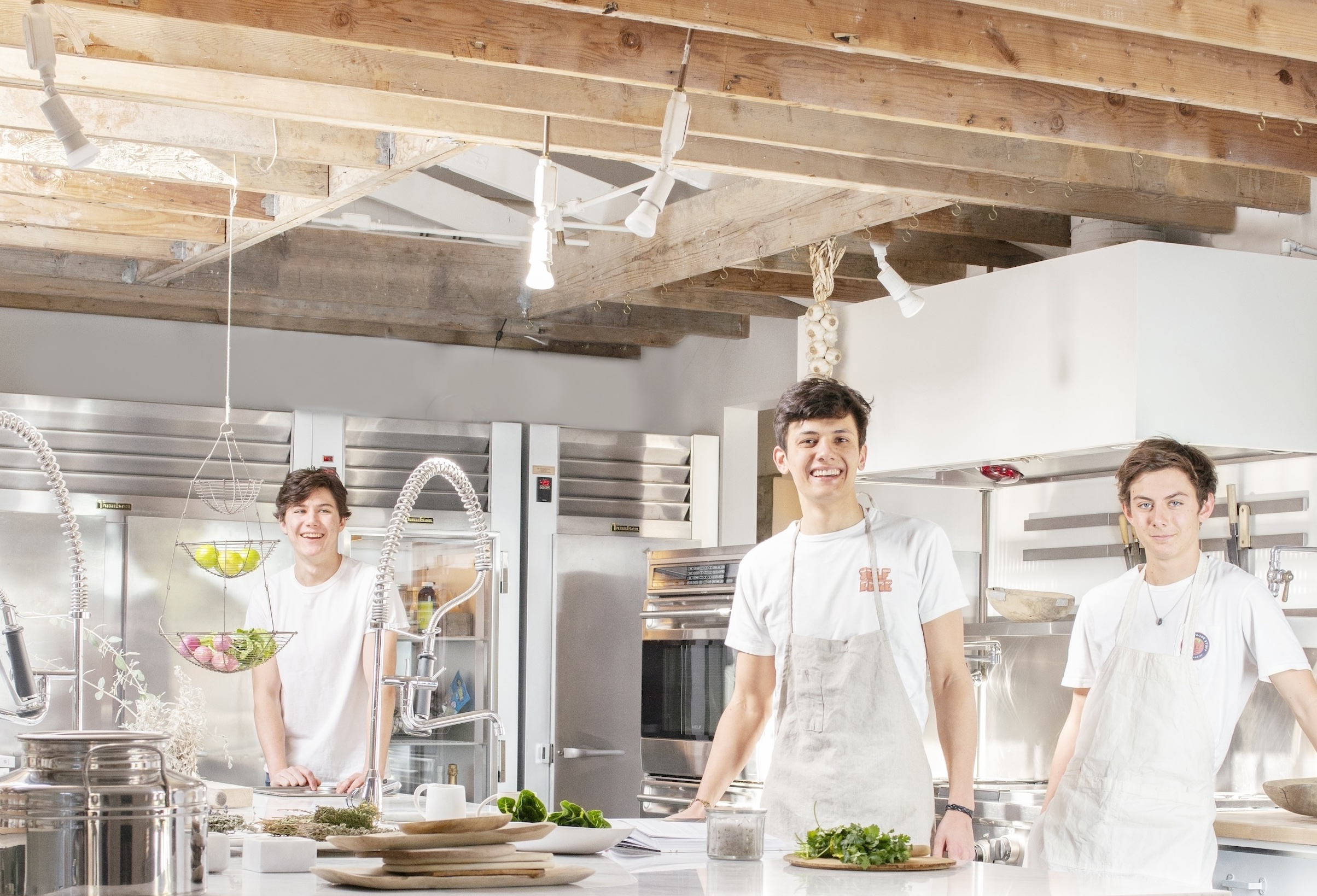 Modernizing a 1970s Ranch Kitchen: $5 Lighting & Cabinet Hacks for a Budget Remodel