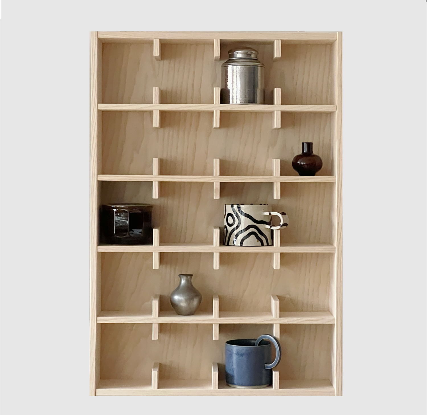 The bestselling Sætter 5 cup shelf in light ash wood.
