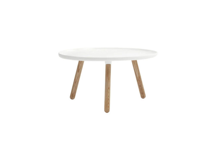 A sculptural white Tablo table used as a living room centerpiece.
