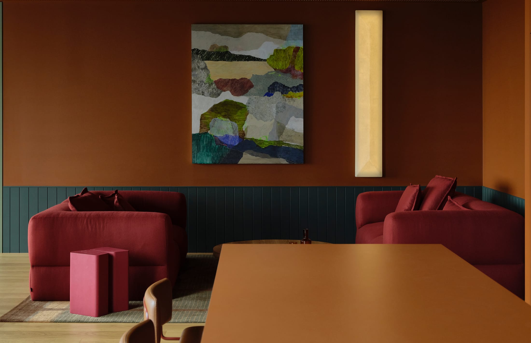 An integrated workspace area designed to accommodate mobile technology and AI-driven workflows.