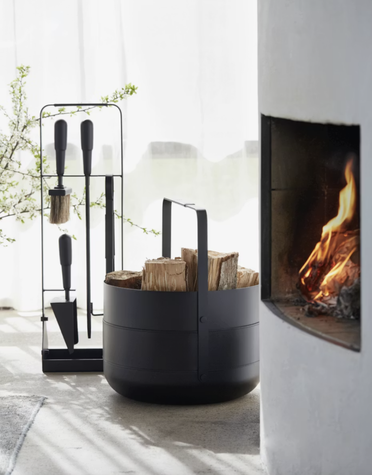 Eldvarm Emma Fireplace Basket in black steel with leather detailing.