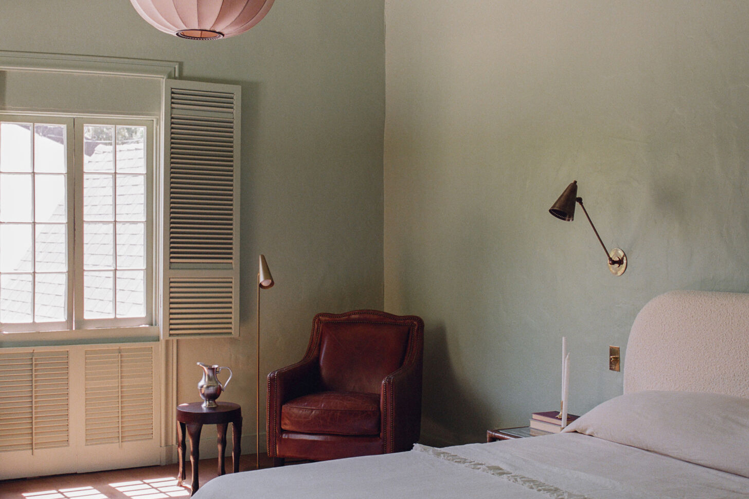 How to Update a 1920s Historic Bedroom: 7 Tips to Preserve Original Charm