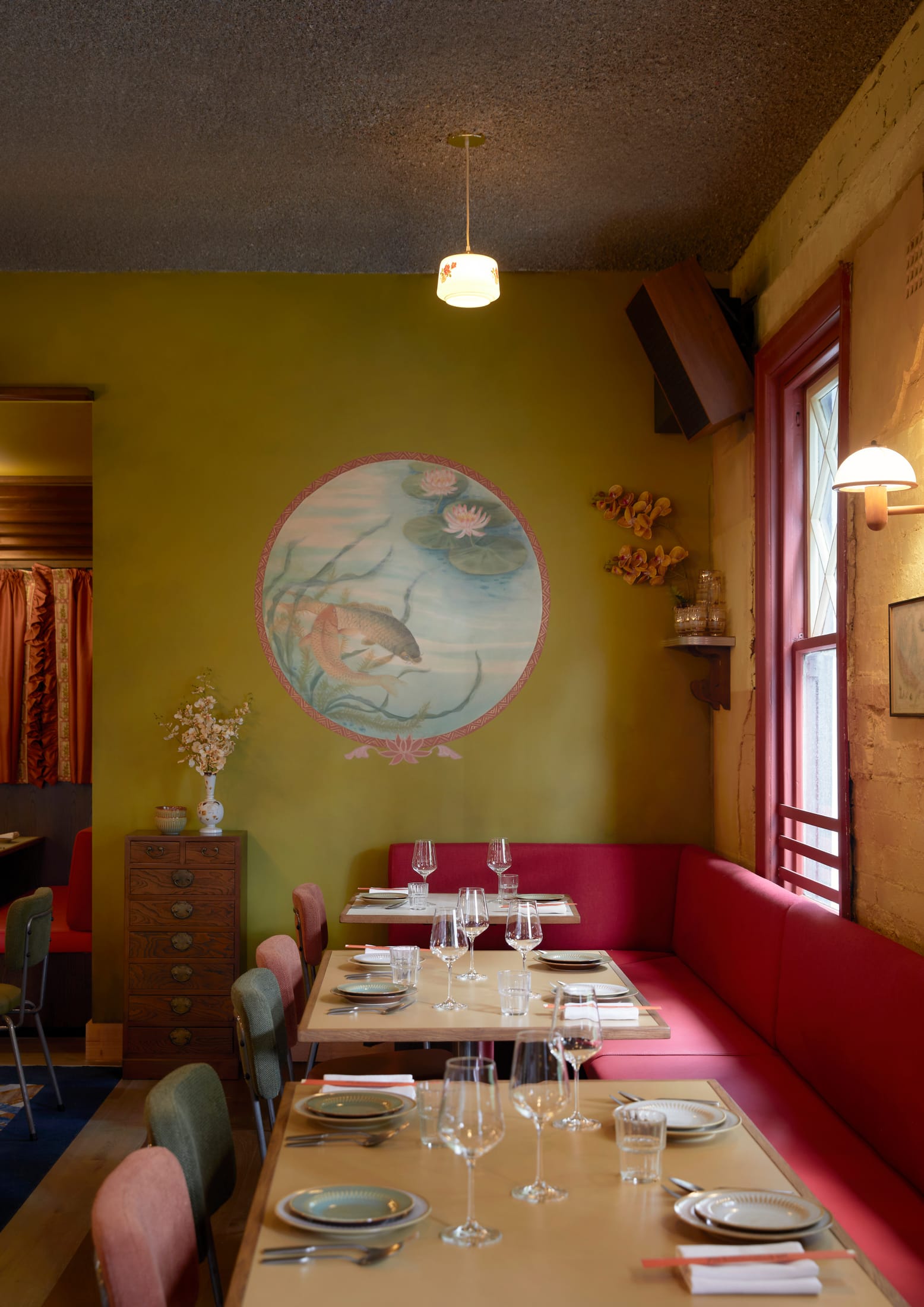 The entrance or main bar area of the Waterside Hotel Melbourne.