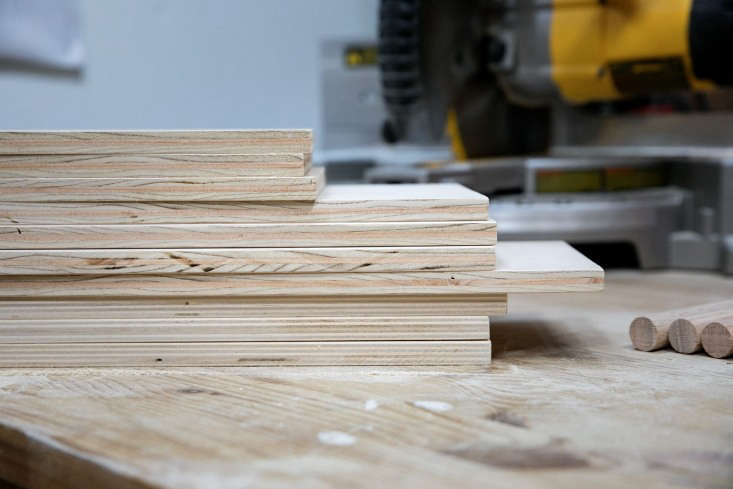 Close-up of the edge of a plywood shelf showing the layered wood grain.