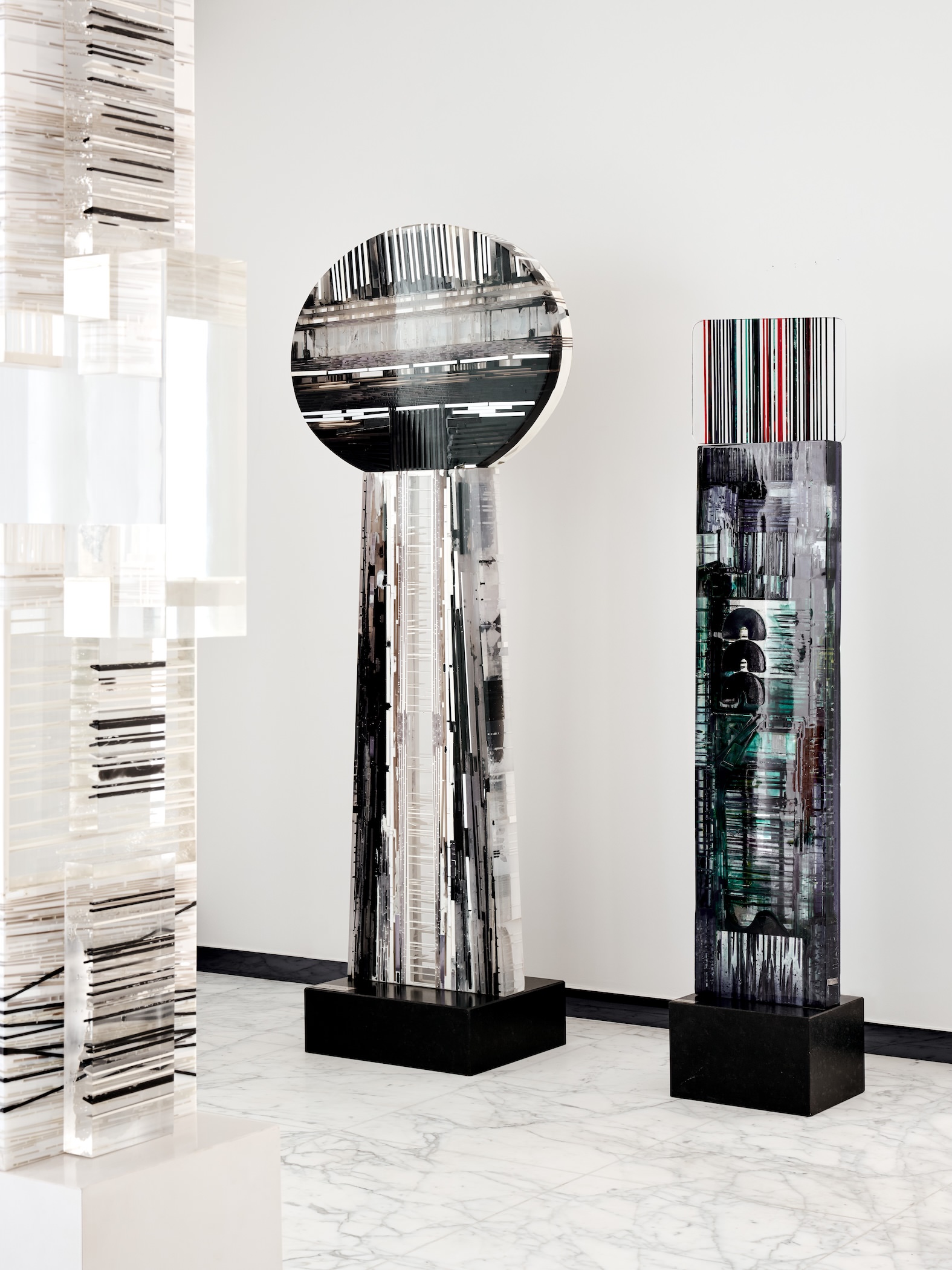Installation shot of Monique Rozanès's sculptures within the Galerie Gastou gallery space.
