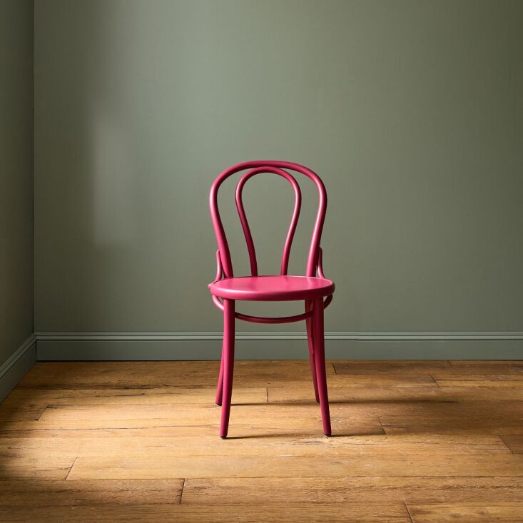 A Merlot-colored bentwood Ton chair positioned in a brightly lit room.
