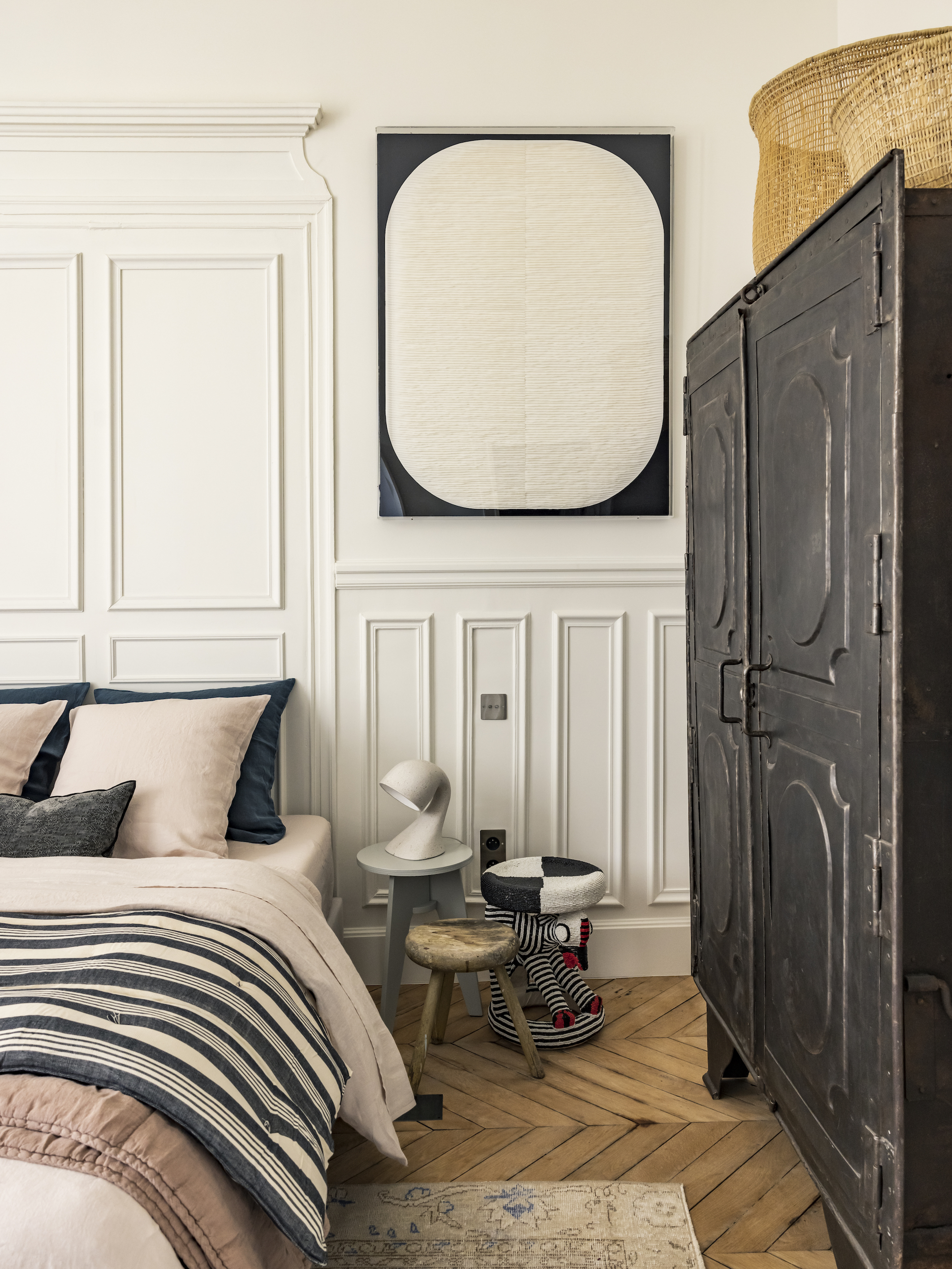 Interior of the Merci department store showcase apartment featuring a Henri Dejeant lamp.