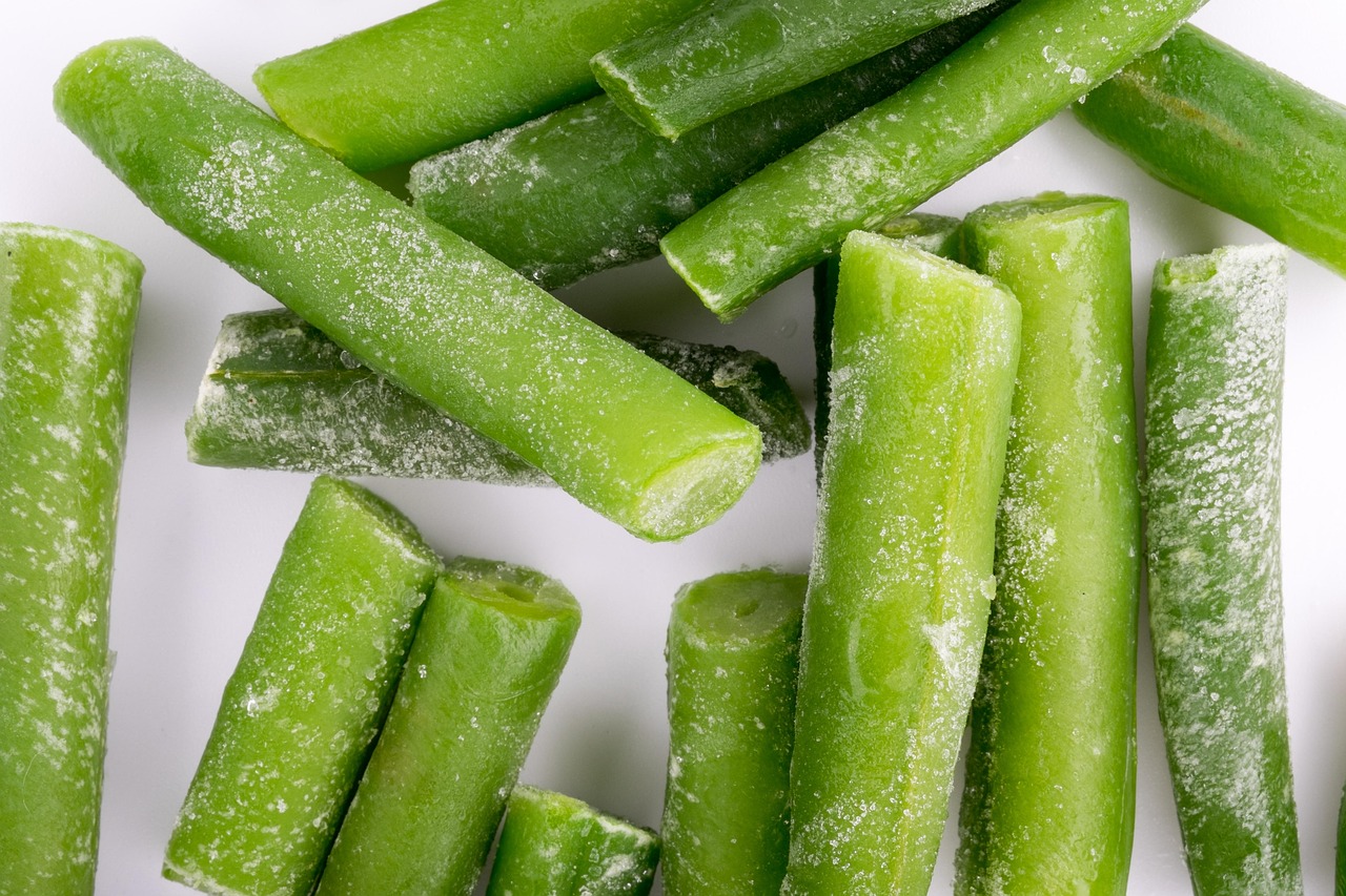 Vacuum sealed frozen peas and carrots in a clear bag