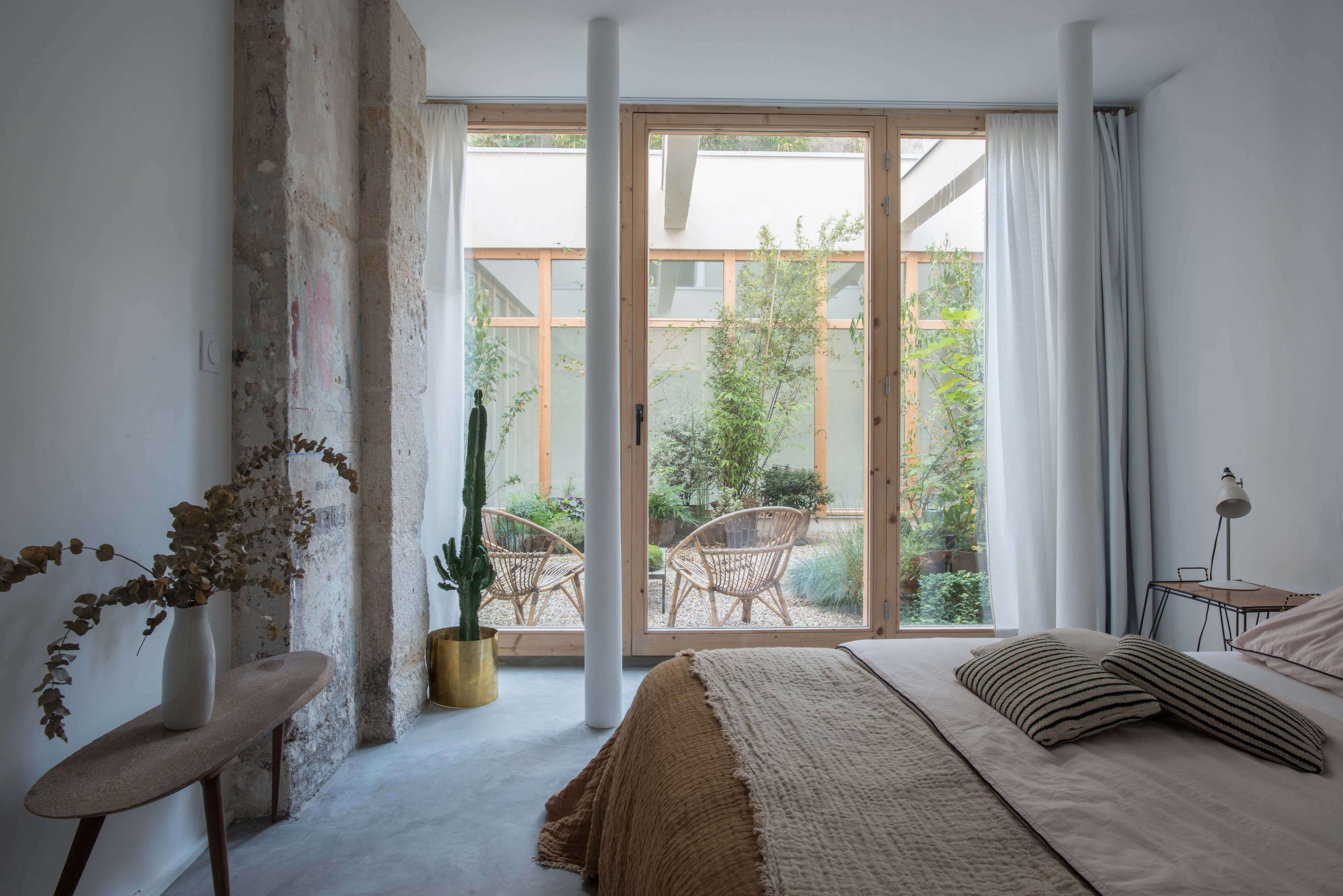 Mastering Indoor-Outdoor Living: A Stunning Paris Warehouse Conversion with a Central Courtyard