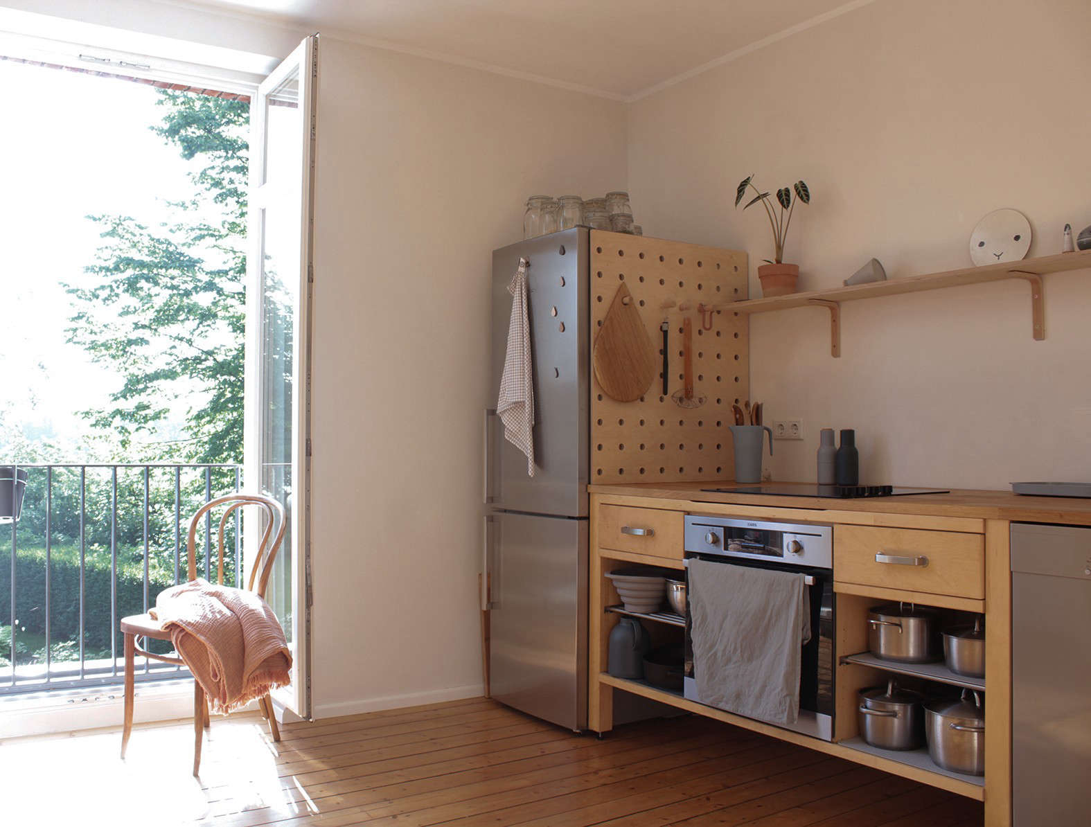 High-End IKEA Kitchen: How to Achieve a Luxury Look on an Extreme Budget